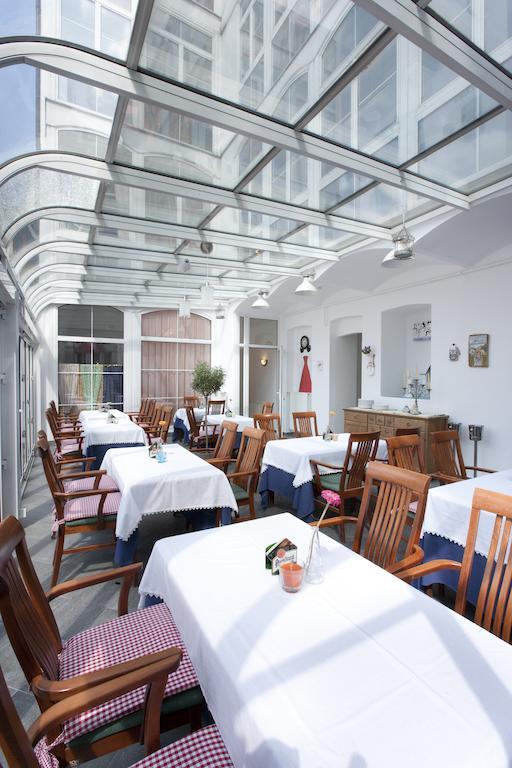 Eurowings Hotel Praga Esterno foto