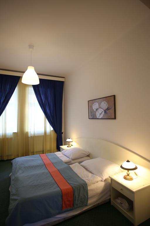 Eurowings Hotel Praga Esterno foto